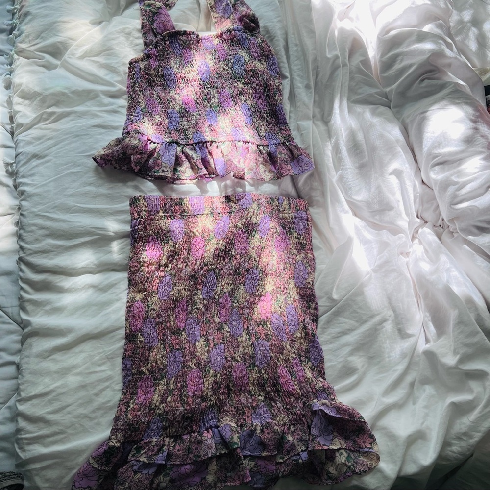 🌸 Two-Piece Smocked Floral Set – Size Medium 🌸